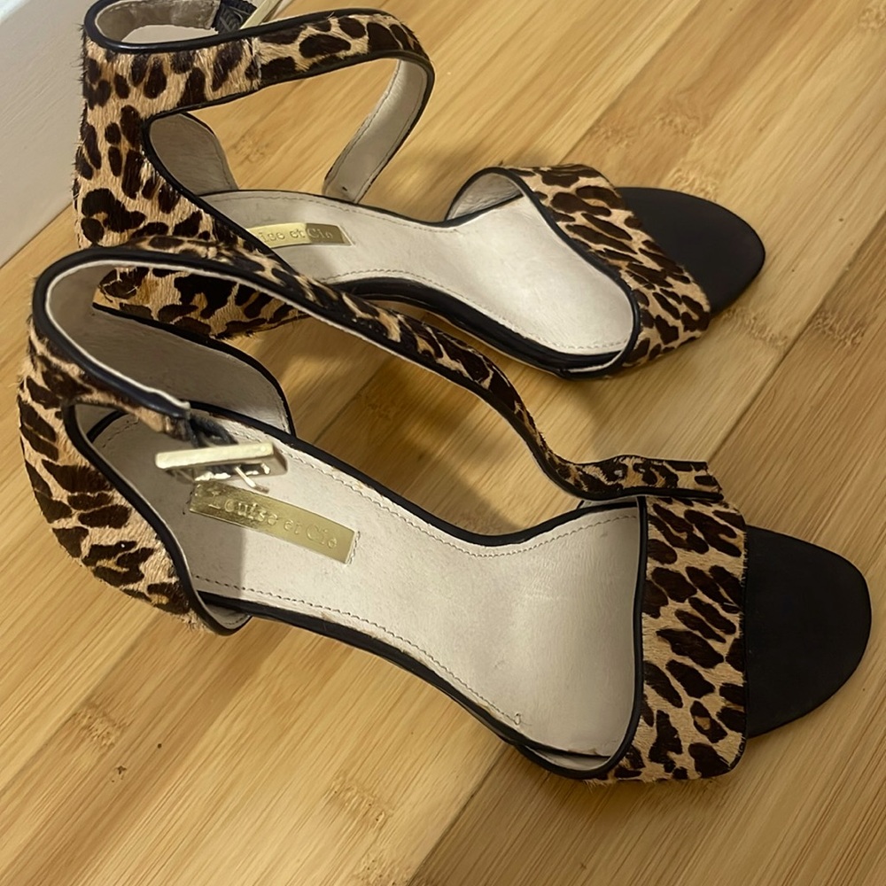 Louise et Cie 3 1/2” stilleto leopard print ankle strap sandals